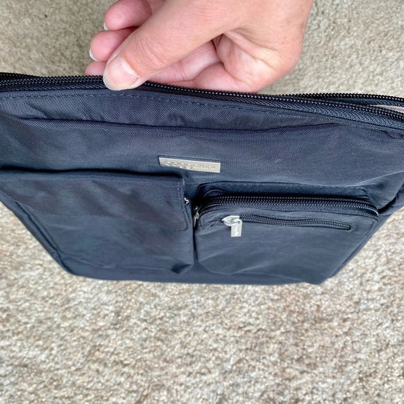 Baggallini Crossbody Bag - Picture 9 of 13